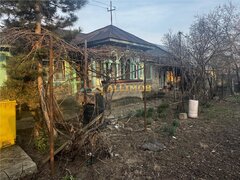 Casa batraneasca si teren 758 mp in Negoiesti